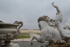 Schloss_Schönbrunn_Neptunbrunnen_10.JPG